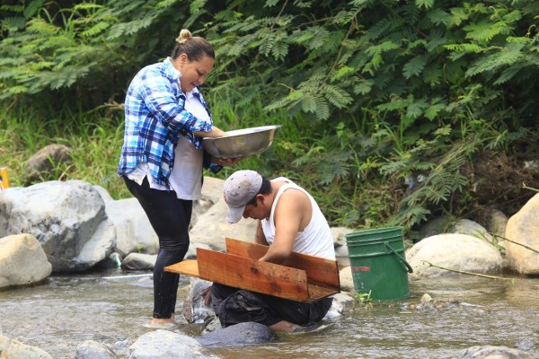 Crece la fiebre por el oro en río Manchaguala, Cofradía