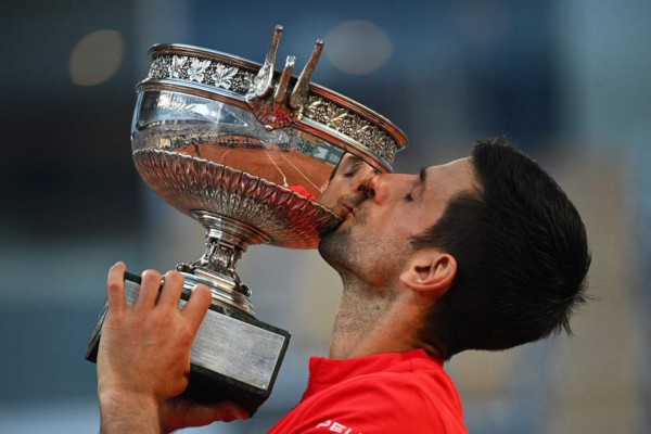 Djokovic le remontó a Tsitsipas y se consagró campeón del Roland Garros