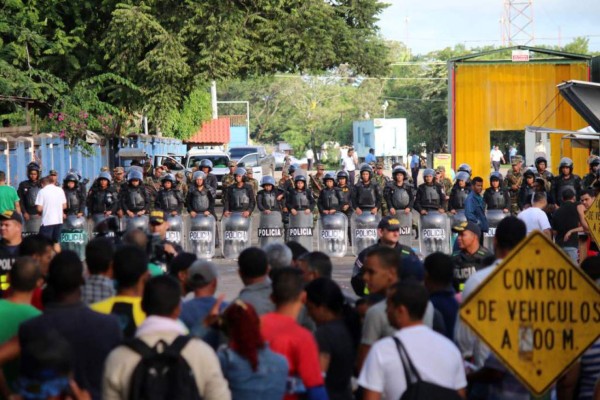 Preocupa a Costa Rica la aglomeración de emigrantes en frontera  