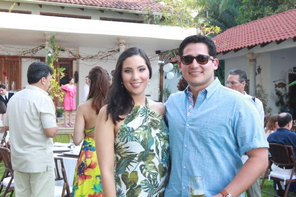 Andrea Handal y Roberto Álvarez firman acta de boda civil