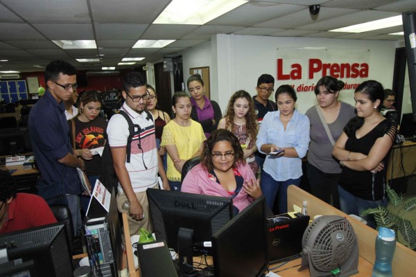 Estudiantes de Unitec y Ceutec visitan LA PRENSA