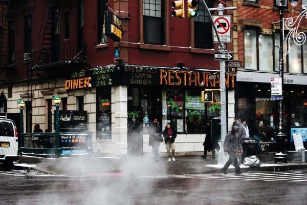 Nueva York también ordena el cierre de bares y restaurantes