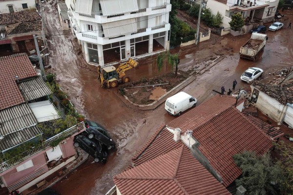 Aumentan a 19 los muertos en Grecia por inundaciones