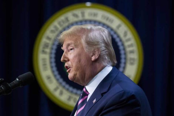 Trump llama al primer ministro iraquí para que proteja la Embajada de EEUU