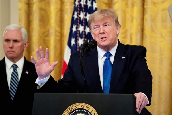 Trump se asoma con aire triunfal al final de su juicio político