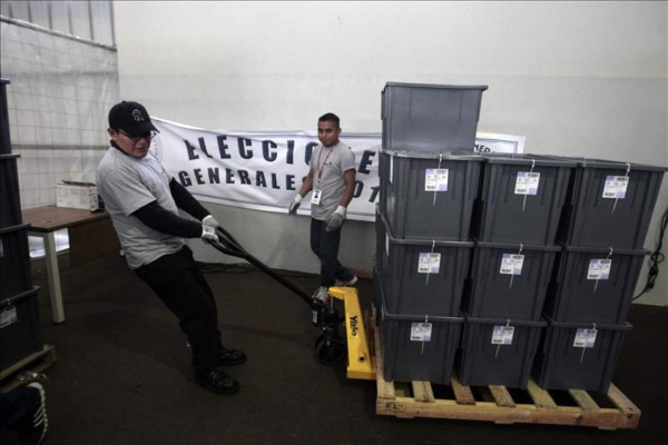 Guatemaltecos acuden a las urnas bajo la lupa de 2,400 fiscales