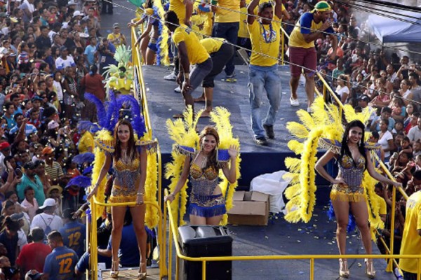Hondureños celebraron con música y belleza el carnaval de La Ceiba