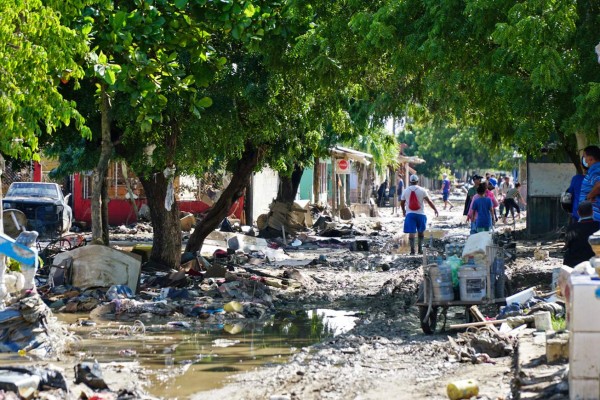 Limeños resurgen tras 20 días bajo el agua y la devastación