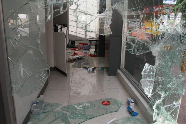 Tegucigalpa vuele a la calma aunque protestas persisten