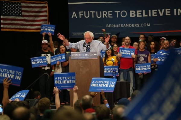 Trump y Hillary, favoritos; Ted Cruz y Bernie Sanders no se rinden