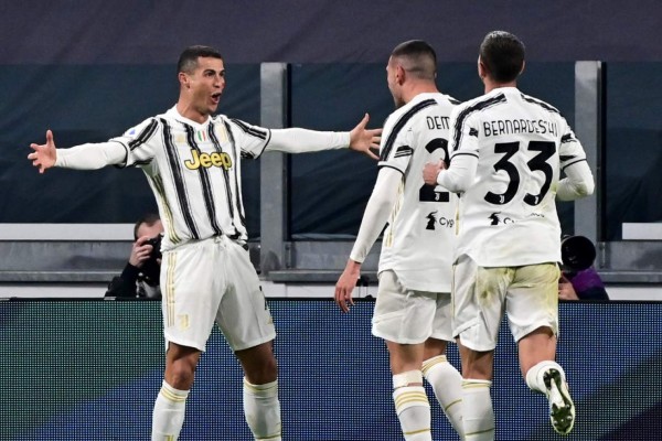 Video: Cristiano Ronaldo se luce con doblete y le da triunfo a la Juventus ante Cagliari