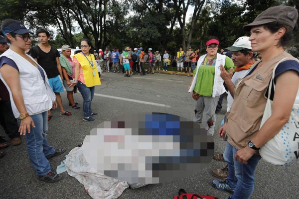 Muere un hondureño de la caravana migrante al caer de un tráiler en México