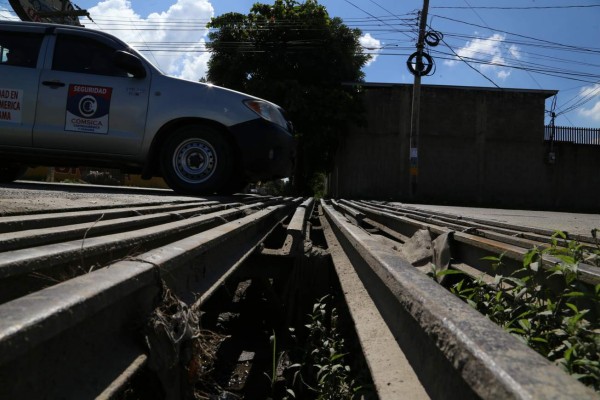Quiebrapatas en mal estado ha causado accidentes en la San Carlos de Sula