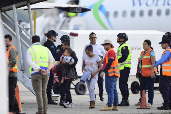 A 9,000 sube número de deportados procedentes de EEUU y México