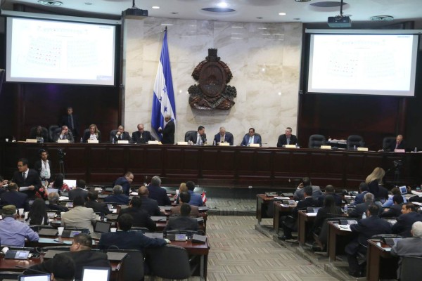 Nombran comisión multipartidaria para elegir autoridades del CNE, TJE y RNP