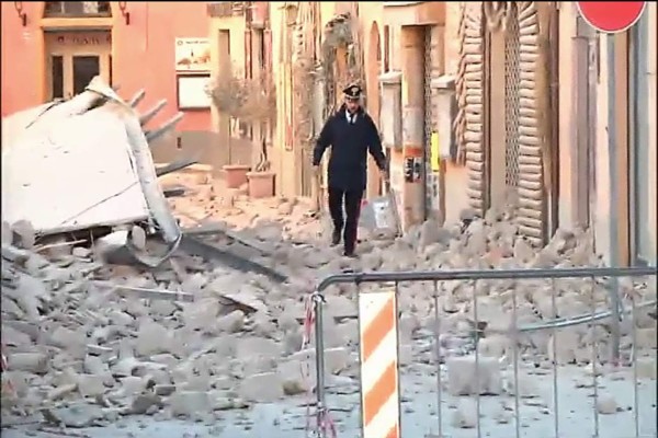 Un fuerte terremoto sacude el centro de Italia