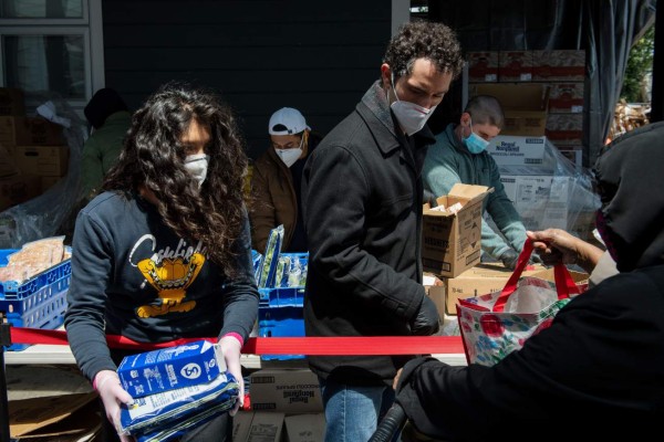 Nueva York ofrece alimentos para inmigrantes afectados por coronavirus