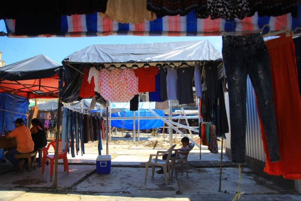 Vendedores reconstruyen puestos del mercado Central de SPS