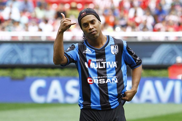 Ronaldinho se reincorpora al Querétaro