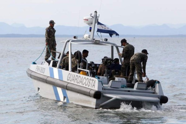 Encuentran y rescatan a centroamericanos perdidos en el Caribe hondureño.