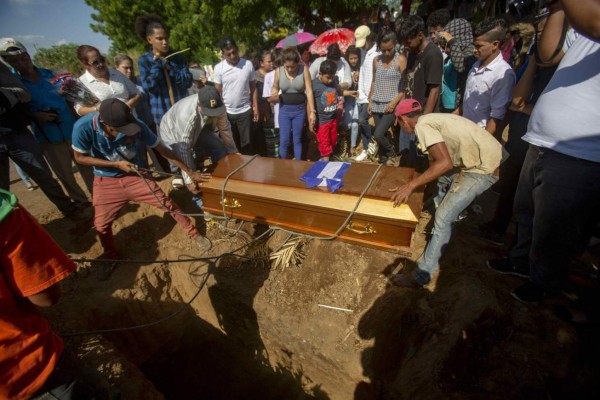 Entierran a joven nicaragüense acusado de asesinato mientras estaba en coma