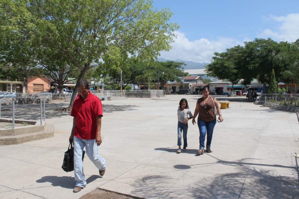 Pobladores piden a alcaldía acelerar construcción del parque de Cofradía