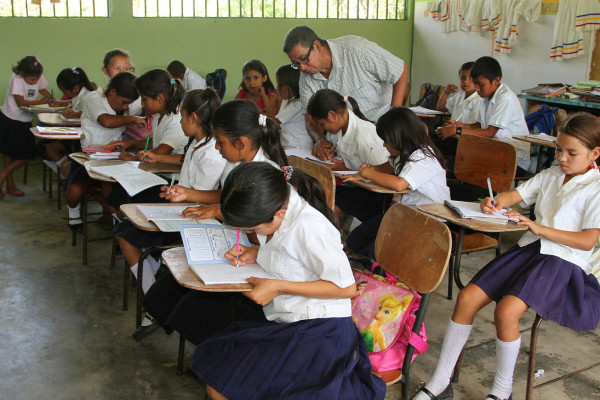 Benefician a más de 2,000 niños de San Antonio de Cortés