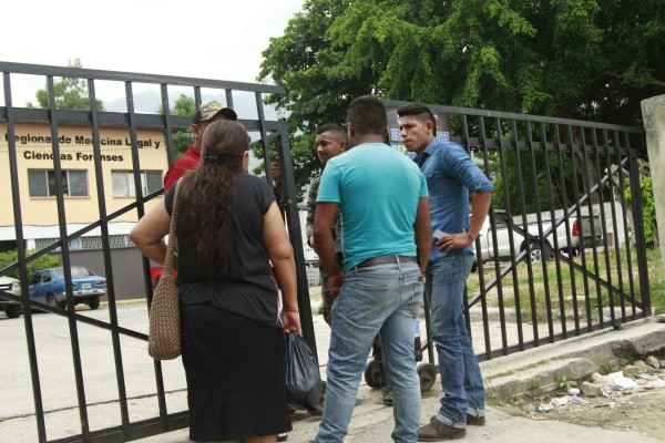 Matan a balazos a joven cuando departía con compañeros de equipo de fútbol