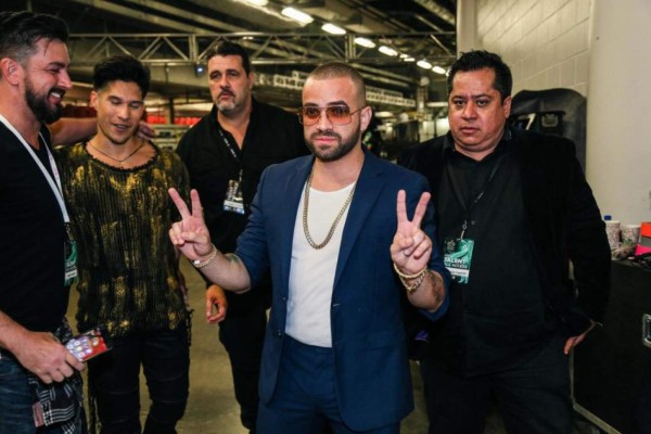 Nacho denuncia que le anularon su pasaporte venezolano