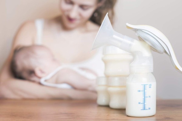 Lo que las mujeres que acaban de ser madres deben saber sobre la extracción de la leche del seno
