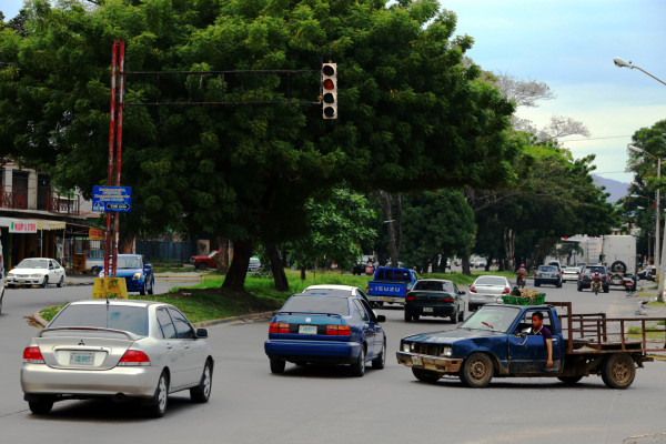Infierno vehicular en San Pedro Sula por semáforos dañados
