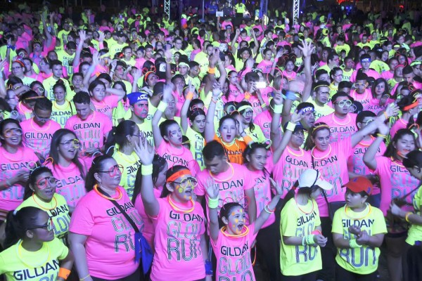Todo un éxito el ‘Glow Run 2016’