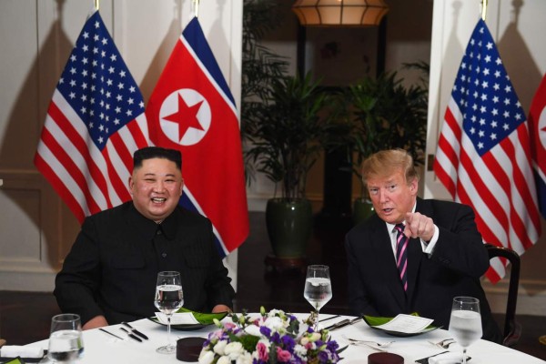 La íntima cena de Trump y 'su amigo' Kim en Hanói