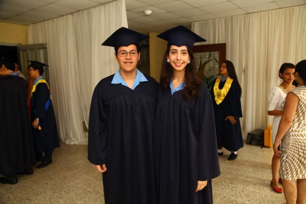 Alumnos de la Escuela Internacional Sampedrana se gradúan