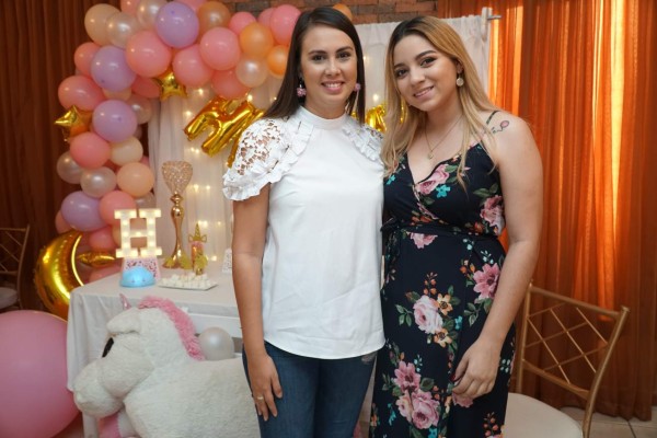 Fiesta maternal para Gisselle Caballero