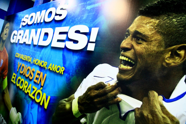 La Bicolor se inspira en el aztecazo para vencer a Costa Rica