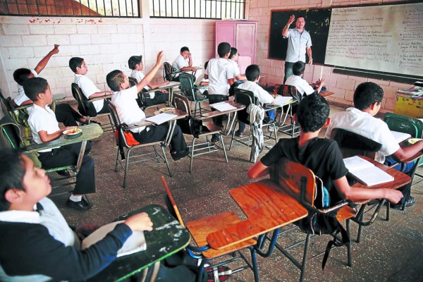 Un 2.5% bajó en 2015 la deserción escolar, según la Secretaría de Educación