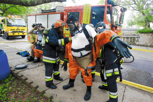 Llamas consumen facultad de Química en la Unah