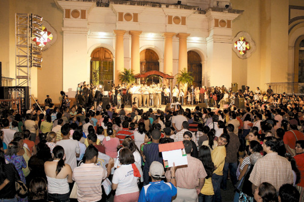 Honduras pide por la paz a la Virgen de Suyapa