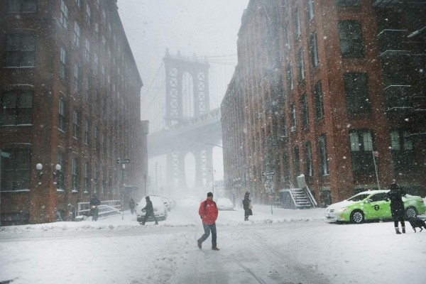 En fotos: La fuerte nevada que paraliza el noroeste de EUA