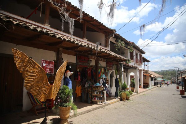 Valles y montañas: Aventura, paisajismo e historia