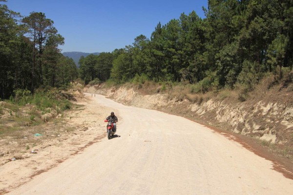 Avanza pavimentación de corredor lenca entre Intibucá y Lempira