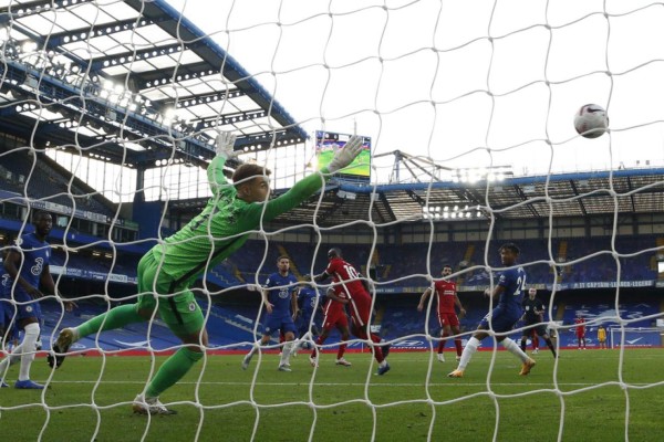 Inglaterra aplaza el regreso de aficionados a los estadios tras aumento de casos de coronavirus