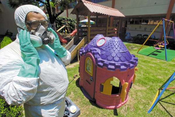 El virus A/H1N1 mata el amor a la mexicana