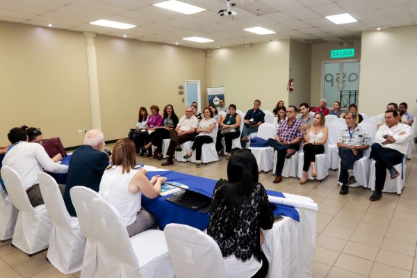 Residentes de Juan Lindo urgen conexión a sistema de ASP por escasez