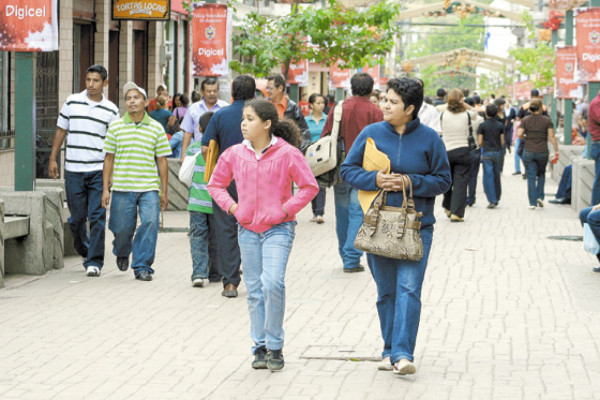 El Río Aguán amenaza con salirse en Trujillo