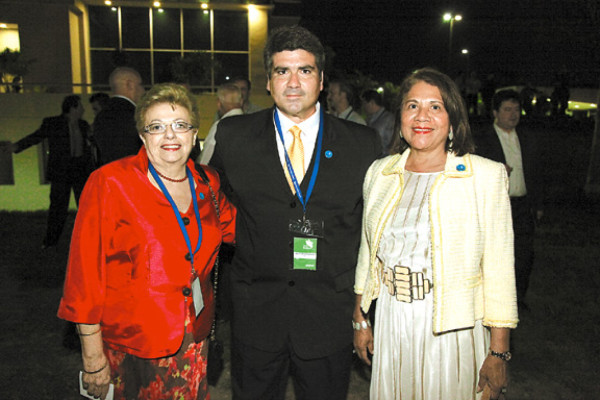 Fiesta catracha en jardines de Altia