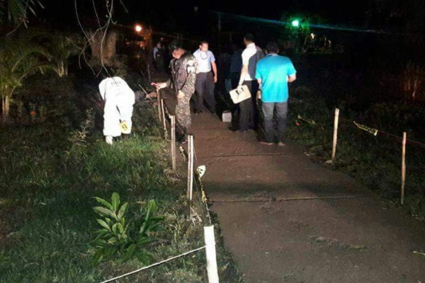 Ejecutan a dos supuestos asaltantes en parque central de Catacamas