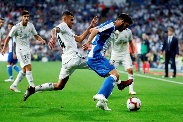 Real Madrid vence por la mínima al Espanyol y presiona al Barcelona