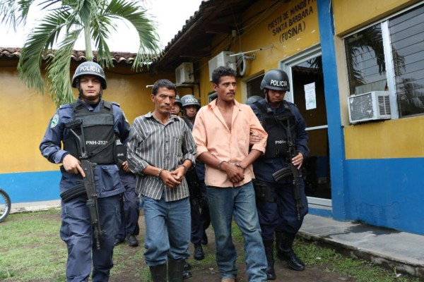 Arrestan a padre y sus hijos por secuestro de un menor